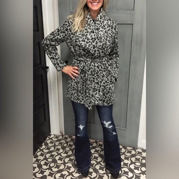 Mud Pie Women's Albany Leopard Coat - Picture 4 of 8